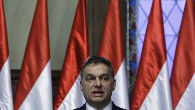 Orbán si dál buduje mocenskou strukturu, bouří se opozice