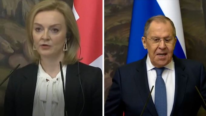 Sergej Lavrov označil rozhovor se svou britskou kolegyní za dialog „hluchého s němým“.