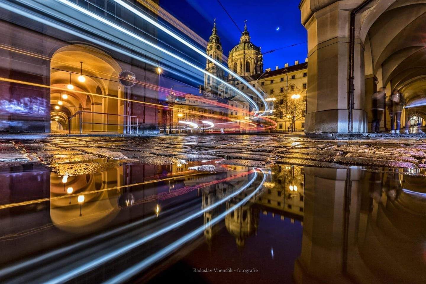 Radoslav Vnenčák: Praha v zrcadle