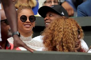 Beyoncé, Navrátilová i filmové hvězdy. Nikdo si nechtěl nechat ujít zápis Sereny do dějin tenisu