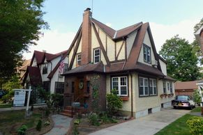 Dům, kde vyrůstal Trump, je na prodej. Prezident si posteskl a přišly protesty