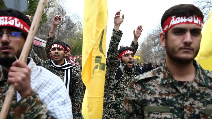 Smuteční akce kvůli smrtí generála Kásema Solejmáního. Na snímku íránští vojáci.