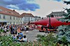 Přehlídka obřích loutek španělské skupiny Carros de Foc zahájila festival Skupova Plzeň, tradiční akci, která každé dva roky poutá pozornost zájemců o loutkové divadlo.