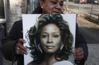 19. 2. - S Whitney se rozloučila rodina i bodyguard Costner. Podrobnosti čtěte v článku - zde
