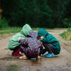 Děti v lese, ilustrační foto