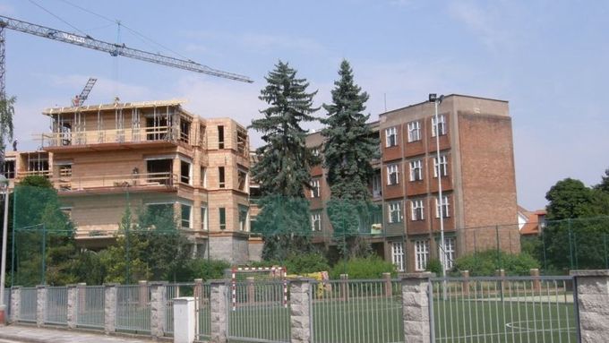 Přístavba domova důchodců v Černožicích.