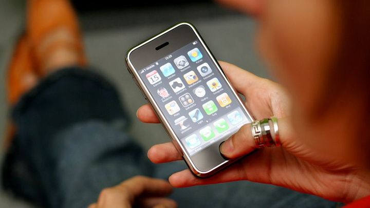 Apple bude v mobilech automaticky hledat fotky zneužívání dětí. Experti to kritizují; Zdroj foto: Ondřej Besperát