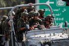 Izraelští vojáci po propuknutí násilností s Hamásem.