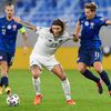 fotbal, kvalifikace Euro 2020 play off - Slovensko - Irsko Jeff Hendrick in action with Slovakia’s Patrik Hrošovský