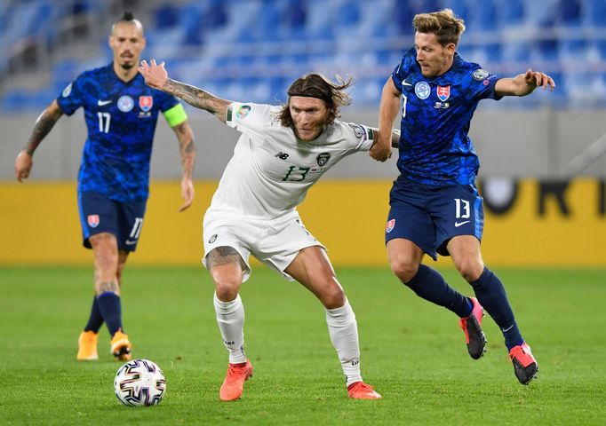 Jeff Hendrick in action with Slovakia’s Patrik Hrošovský