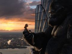 King Kong s Ann nad panoramatem New Yorku