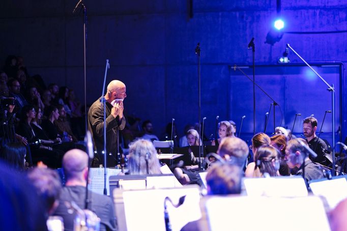 Na snímku je dirigent Roland Dahinden.