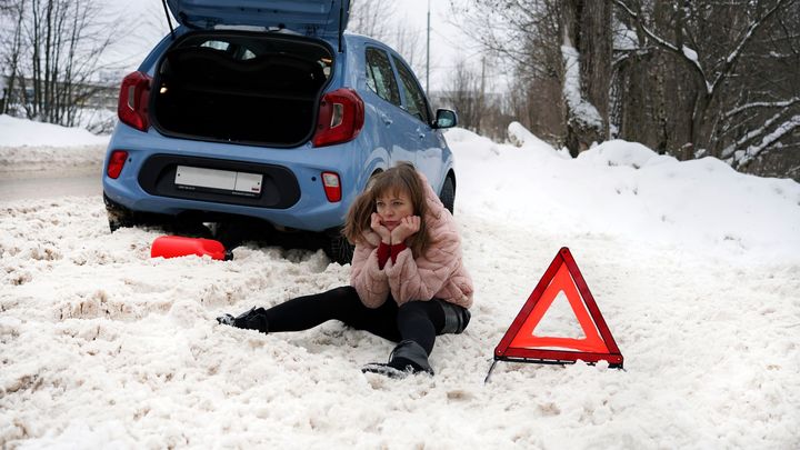 Jak přežít zimní kalamitu za volantem. Těchto 5 zásad pomůže na sněhu nebo ledu