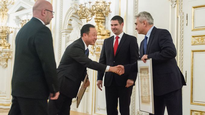 Vítězství a titul "Excelentní firma" v kategorii průmysl si ze Španělského sálu odnáší Hyundai Motor Manufacturing Czech