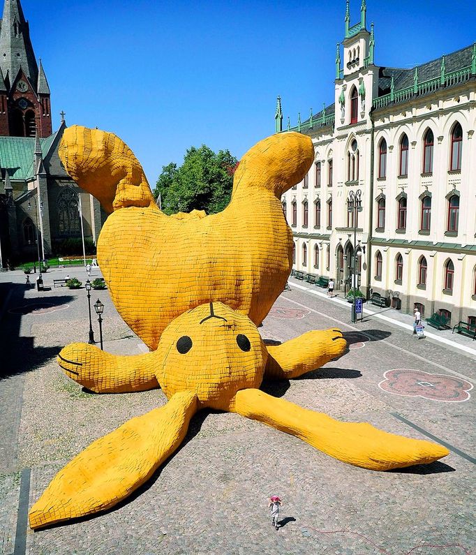 Big Yellow Rabbit There's nothing like a Big Yellow Rabbit to divide a community! The massive sculpture, created by sensationalist Dutch artist Florentijn Hofman, is based in Orebro, Sweden - but it's been met with differing opinions form locals in the area. Costing around $20,000 (Ł12,500) to build and made entirely from wood, it has attracted hundreds of fans to come and visit the annual OpenArt biennale to see its imposing presence. Though many love the creation, others are resenting the fact that their historical center has been taken over by a 50 foot high, 30 foot long rabbit. The festival has plenty of other artistic works on display for those wishing to avoid the Big Yellow Rabbit of Orebro, while it runs until 11 September (11). Sweden - August 2011