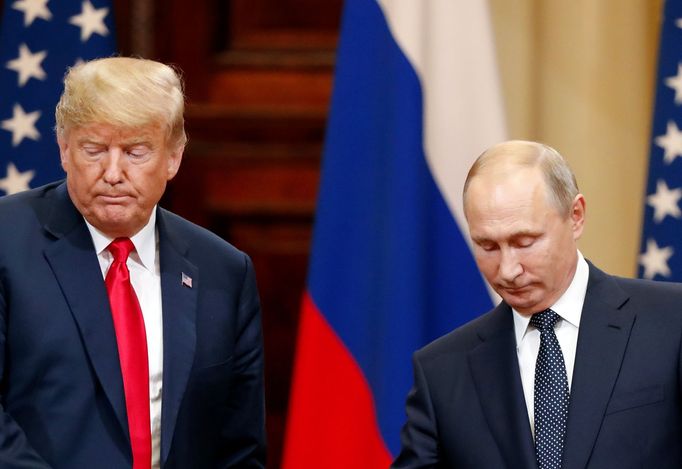 Donald Trump a Vladimir Putin se sešli na summitu v Helsinkách.