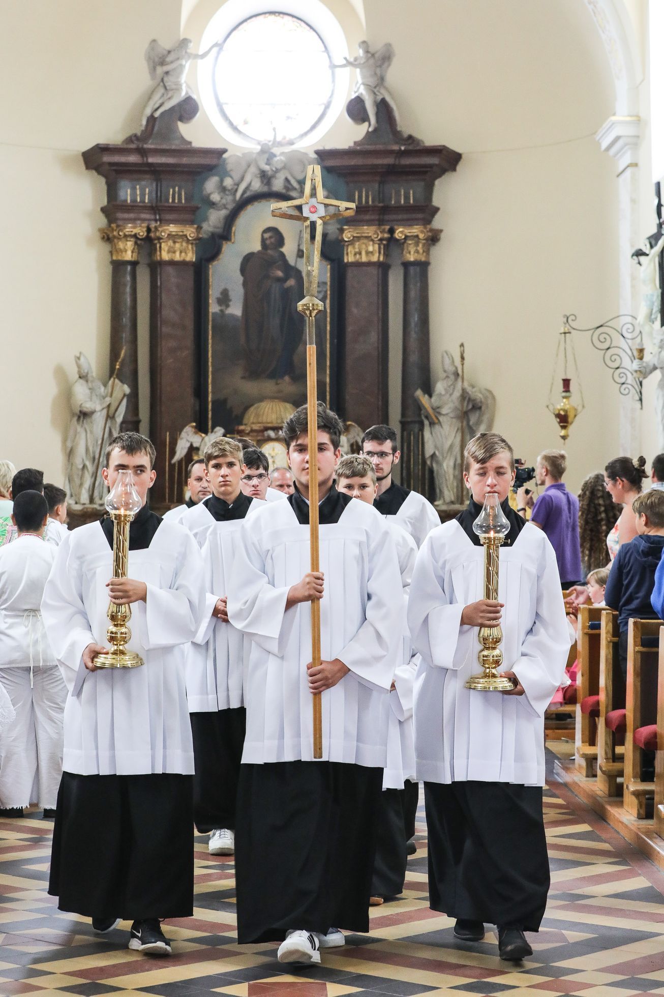 Obce zasažené tornádem, měsíc poté, hody - pouť, kroje, tradice, folklór - Mikulčice, Moravská Nová Ves, Hrušky, Hodonínsko, tornádo