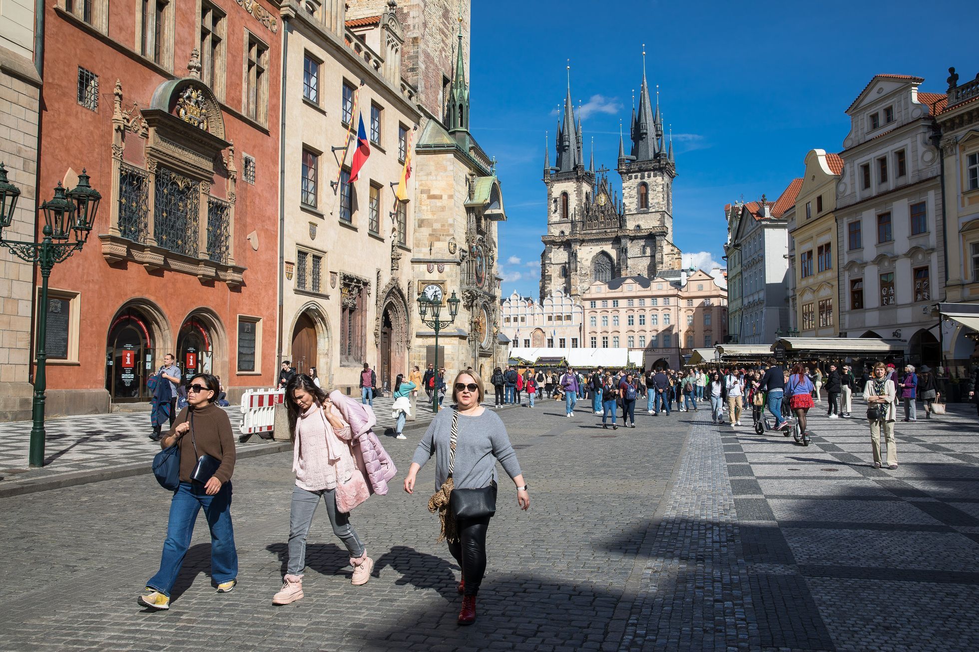 Královská cesta, Praha - turismus, reklama, reklamní smog, overturismus, turisté