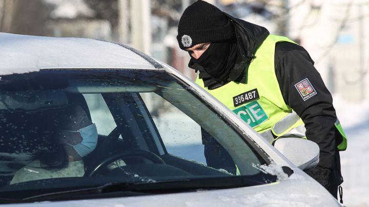 Česká vláda žalostně selhává. Za kontroly na hranicích si můžete sami, píší v Německu