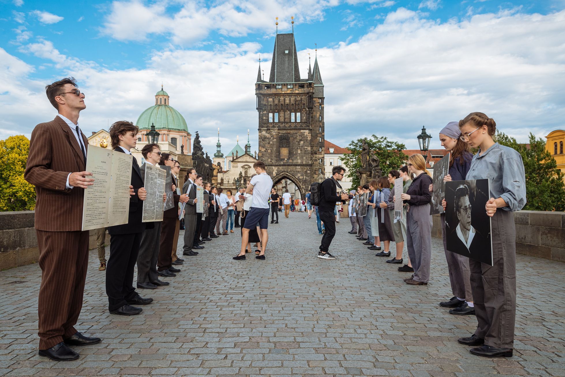 Příběhy bezpráví, Člověk v tísni, Milada Horáková, Karlův most, happening