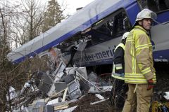 Za srážku vlaků v Bavorsku může výpravčí. Chybu se snažil napravit, ale nestihl to