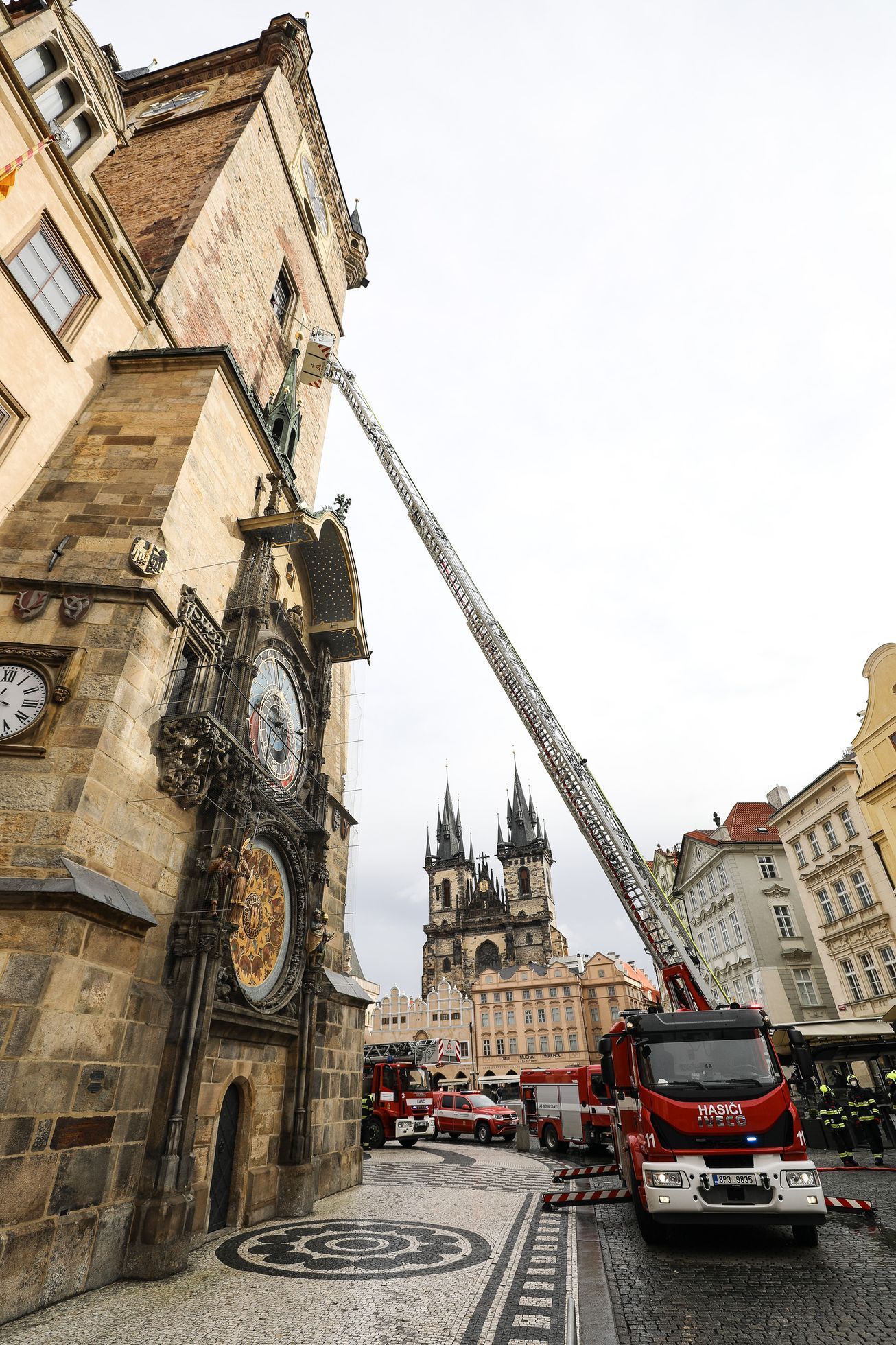 Hasičské cvičení Staroměstská radnice, orloj, Petřín, hasiči, požární cvičení, hasičský záchranný sbor, požár, evakuace
