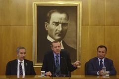 Periskop: Nic nezměníte, vzkázal Turkům premiér