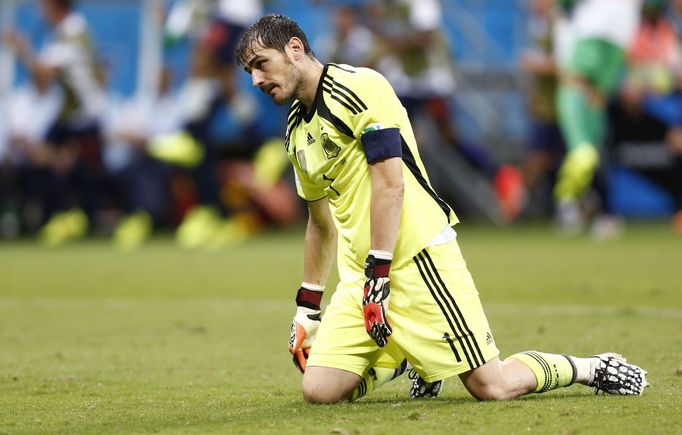 Spain's goalkeeper Iker Casillas reacts after a goal by Netherlands during their 2014 World Cup Group B soccer match at the Fonte Nova arena in Salvador June 13,2014. REU