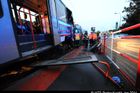 Srážka tramvají na Plzeňské ulici v Praze 5. Řidič jedné ze souprav nehodu nepřežil.