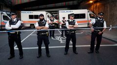 Policisté v Londýně hlídají Finsbury Park.