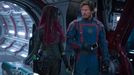 Zoe Saldana jako Gamora a Chris Pratt coby Peter Quill.