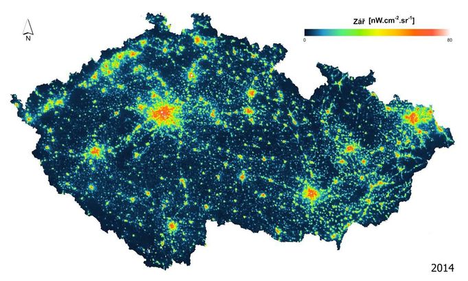 Mapa oblohy a jejího světelného znečištění v ČR.