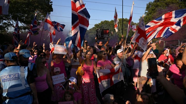 Hotel v Eppingu musí vystěhovat žadatele o azyl, rozhodl po protestech soud