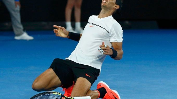 Rafael Nadal slaví postup do finále Australian Open.