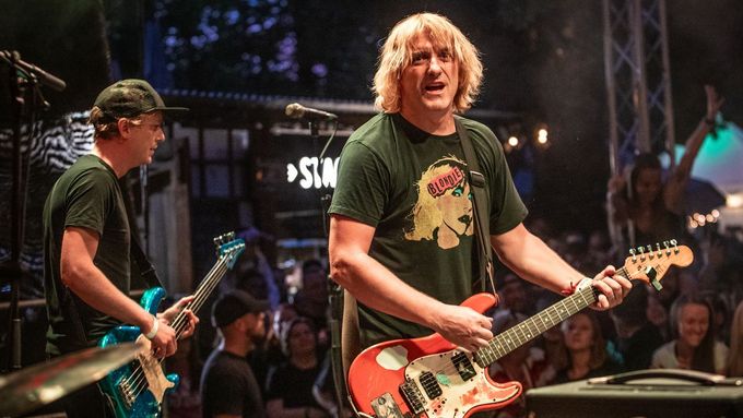 Snímek z koncertu kapely Vypsaná fiXa na pražském Střeleckém ostrově v roce 2024.