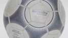 Pro fotbalové Euro 2000 vyvinul Adidas míč Terrestra silvestream.