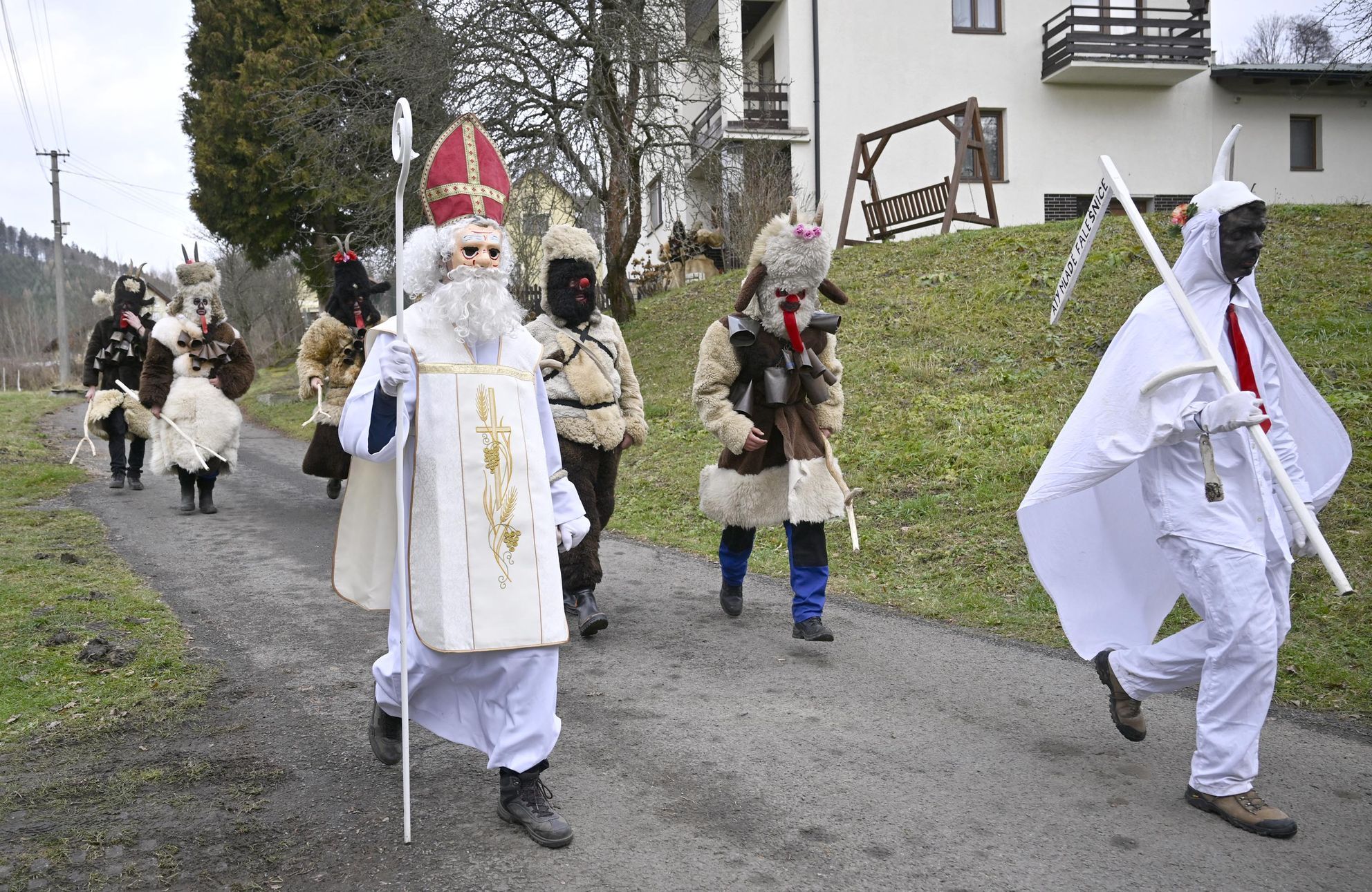ČR; zábava; folklor; Vánoce; Lidečko. Mikuláš, čert,