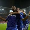 Drogba a hráči Chelsea slaví gól ve finále Ligy mistrů Bayern - Chelsea