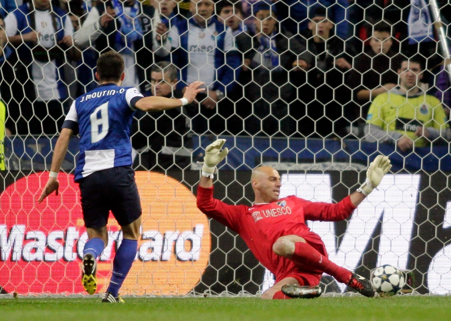 Fotbal, L|iga mistrů Porto - Málaga: Joao Moutinho dává gól