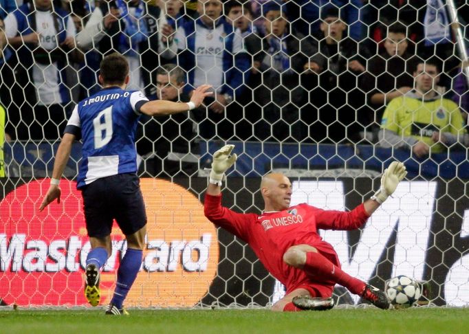 Fotbal, L|iga mistrů Porto - Málaga: Joao Moutinho dává gól