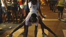 Revellers celebrate Carnival during a street party in Salvador da Bahia, February 10, 2013. REUTERS/Lunae Parracho (BRAZIL - Tags: SOCIETY) Published: Úno. 10, 2013, 4:05 odp.