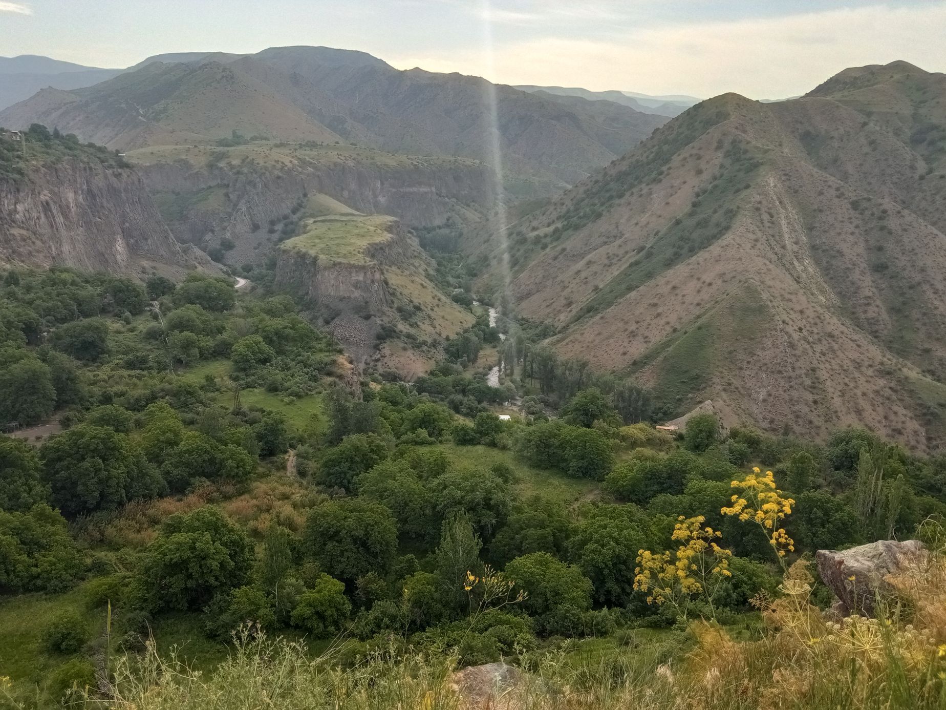 Krajina v okolí arménského městečka Garni.