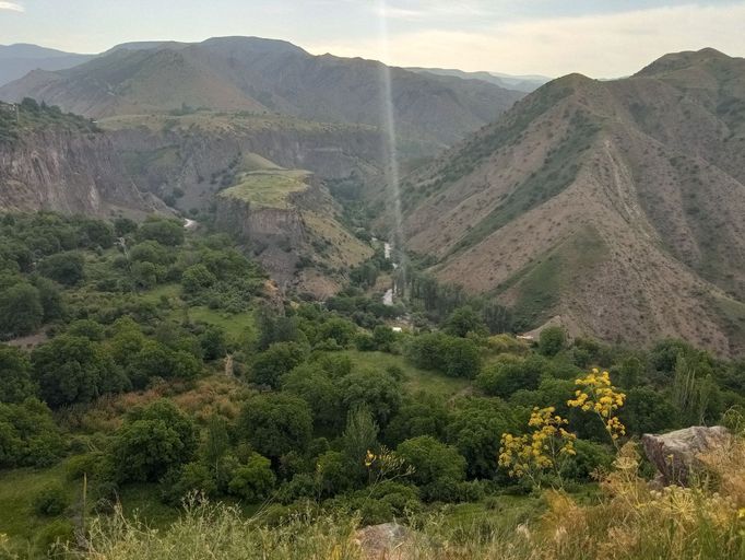 Krajina v okolí arménského městečka Garni.