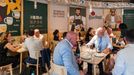 Každý den v české restauraci v národním pavilonu připraví až dva tisíce porcí jídla a vyčepuje na tři tisíce piv.