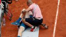 Ošetřovaný Kyle Edmund ve 3. kole French Open