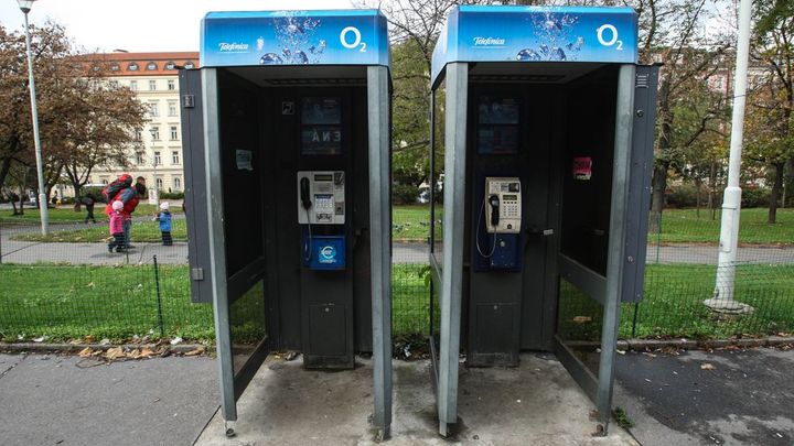 Operátor O2 zruší příští rok zbývající telefonní budky. Stát je přestane dotovat