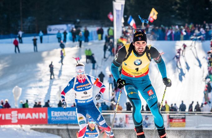 Závod s hromadným startem mužů v Anterselvě. Martin Fourcade