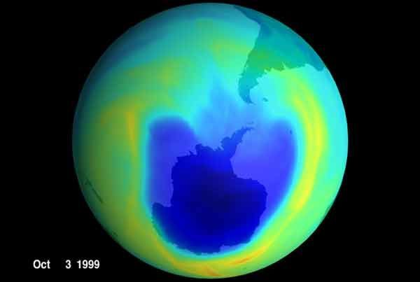 Ozonová díra nad Antarktidou (viděno z vesmíru)