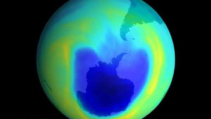 Ozonová díra nad Antarktidou (pohled z vesmíru).