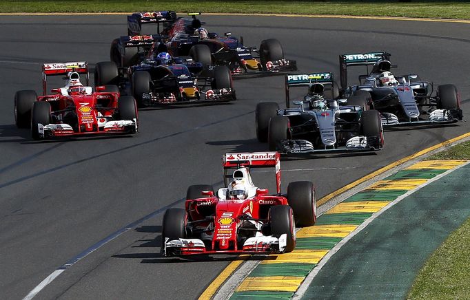 Ferrari F1 driver Sebastian Vettel leads the pack during the start of the Australian Formula One Grand Prix in Melbourne. REUTERS/Jason Reed